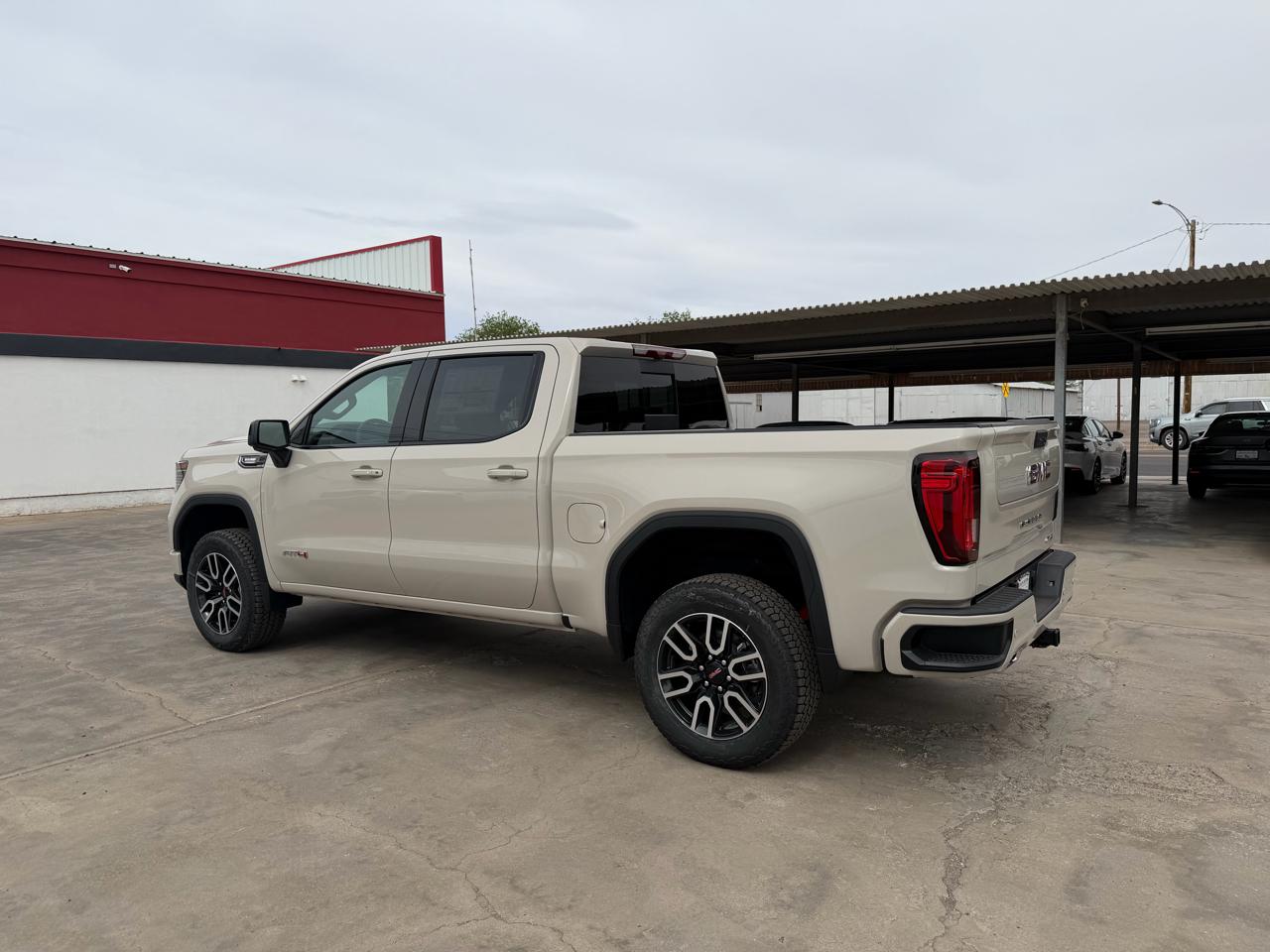 GMC Sierra 1500 4WD Crew Cab 147" AT4 2026