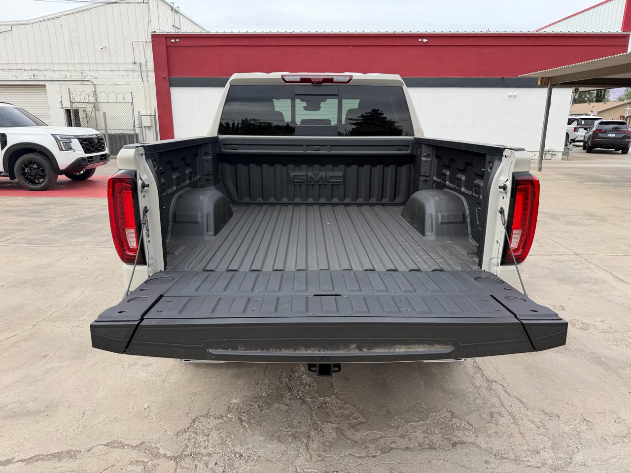 GMC Sierra 1500 4WD Crew Cab 147" AT4 2026