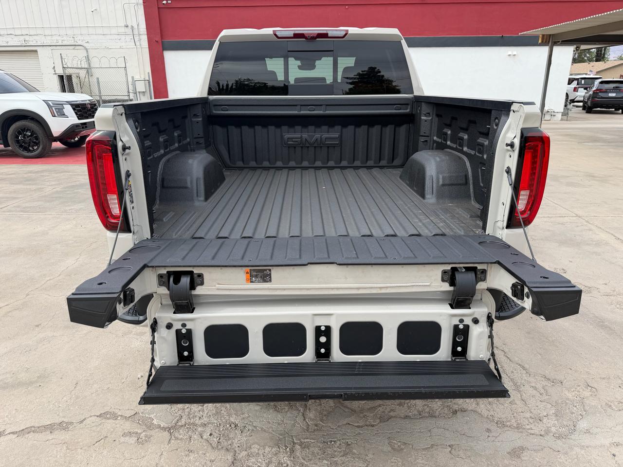 GMC Sierra 1500 4WD Crew Cab 147" AT4 2026