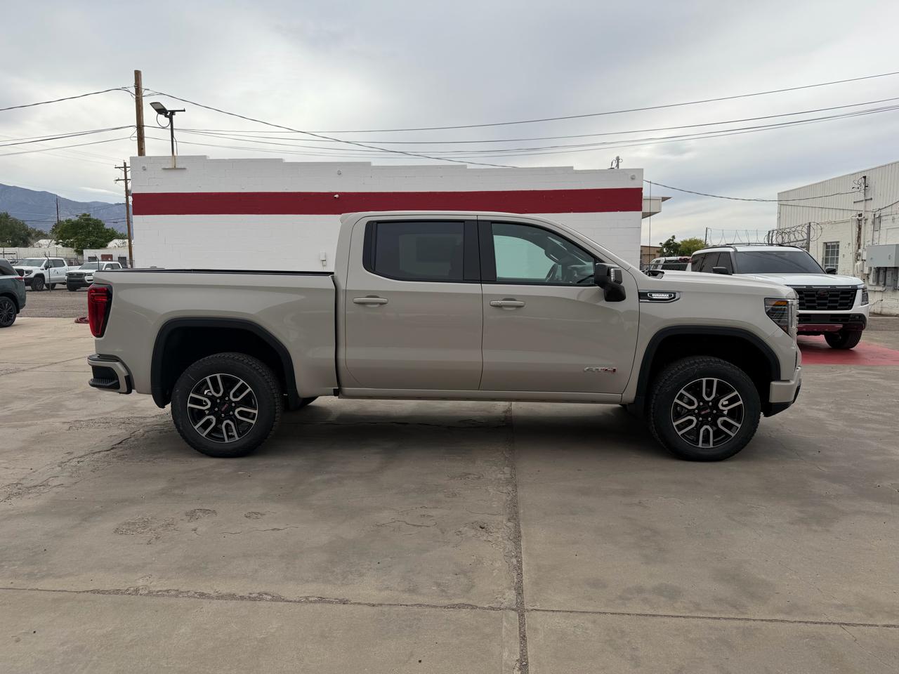 GMC Sierra 1500 4WD Crew Cab 147" AT4 2026