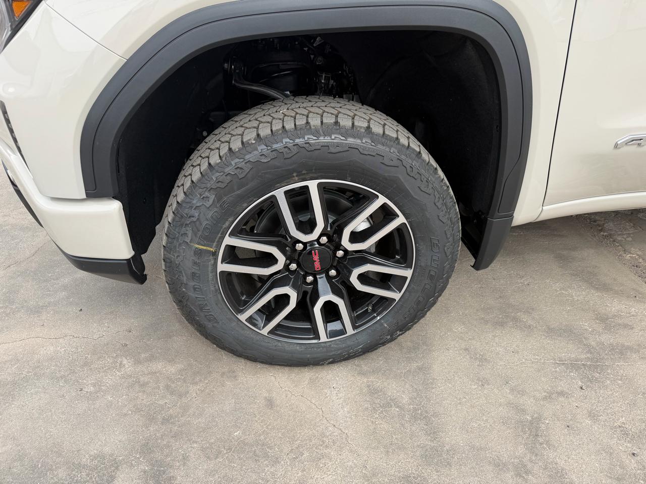 GMC Sierra 1500 4WD Crew Cab 147" AT4 2026