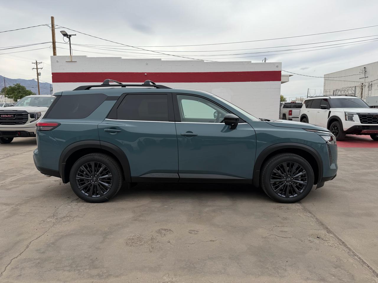 Nissan Pathfinder SL 2WD 2026