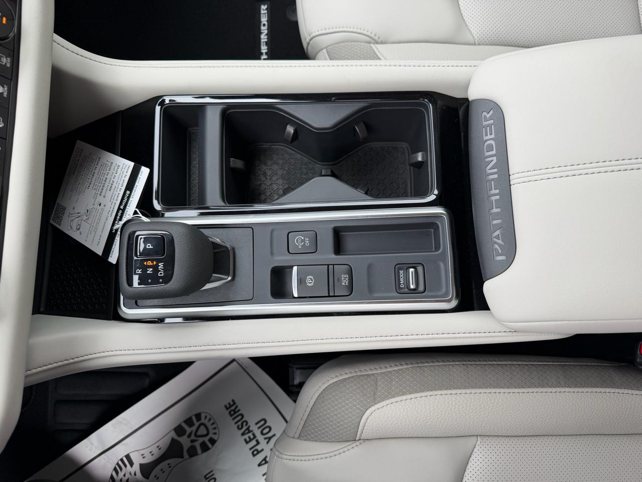 Nissan Pathfinder SL 2WD 2026