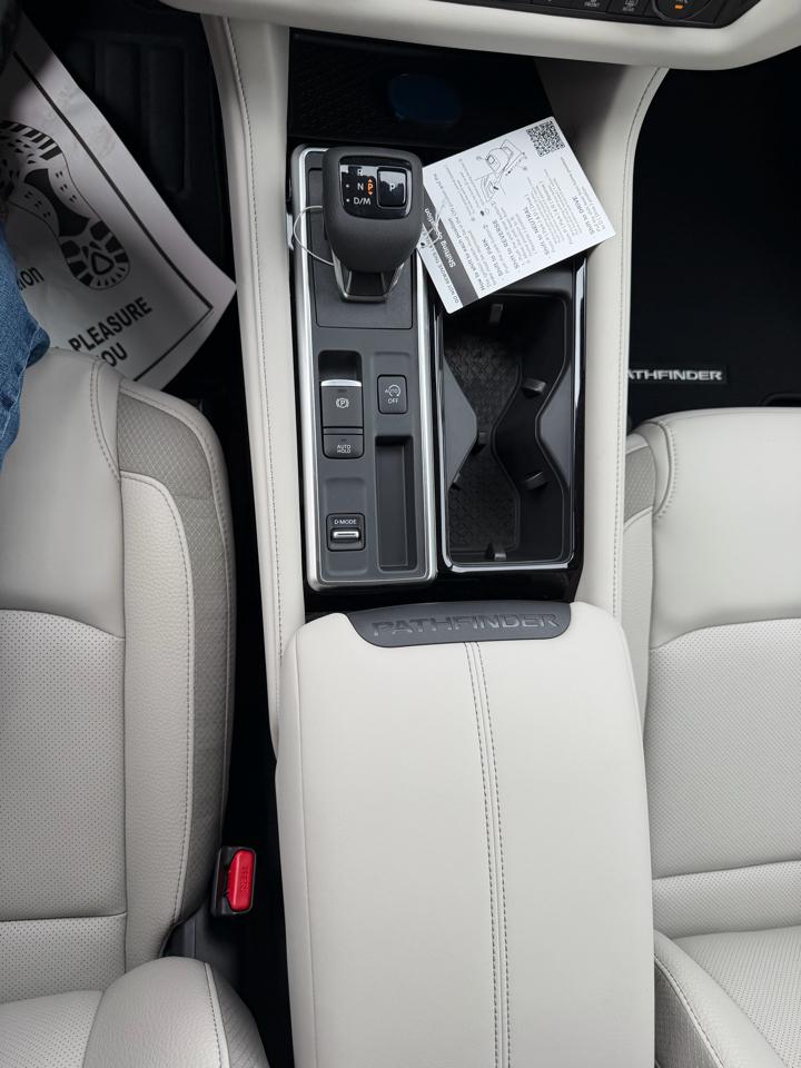 Nissan Pathfinder SL 2WD 2026