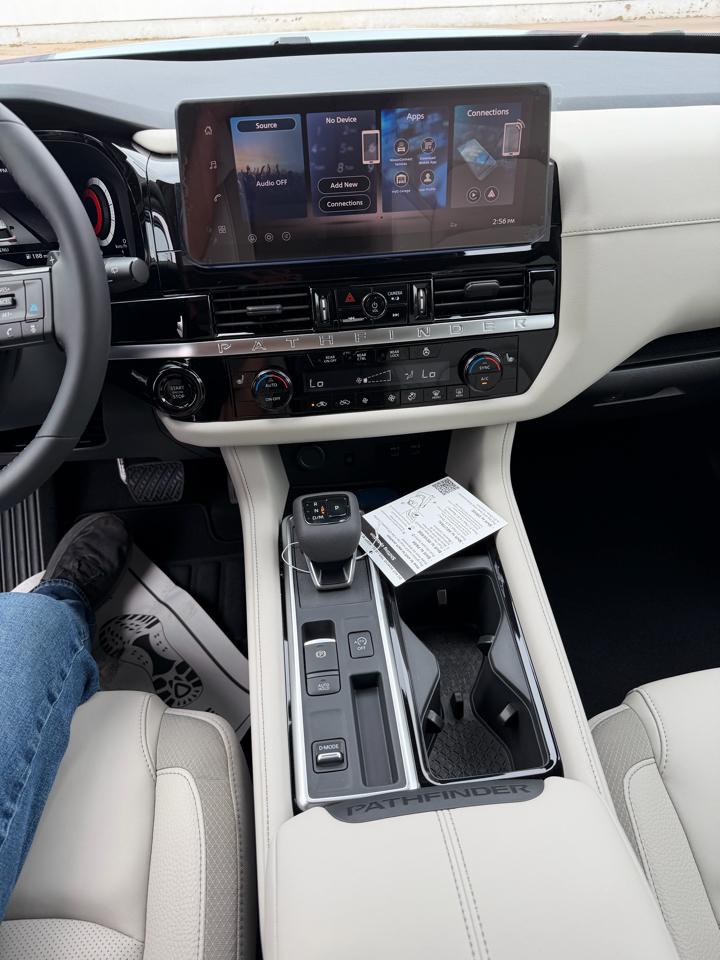 Nissan Pathfinder SL 2WD 2026