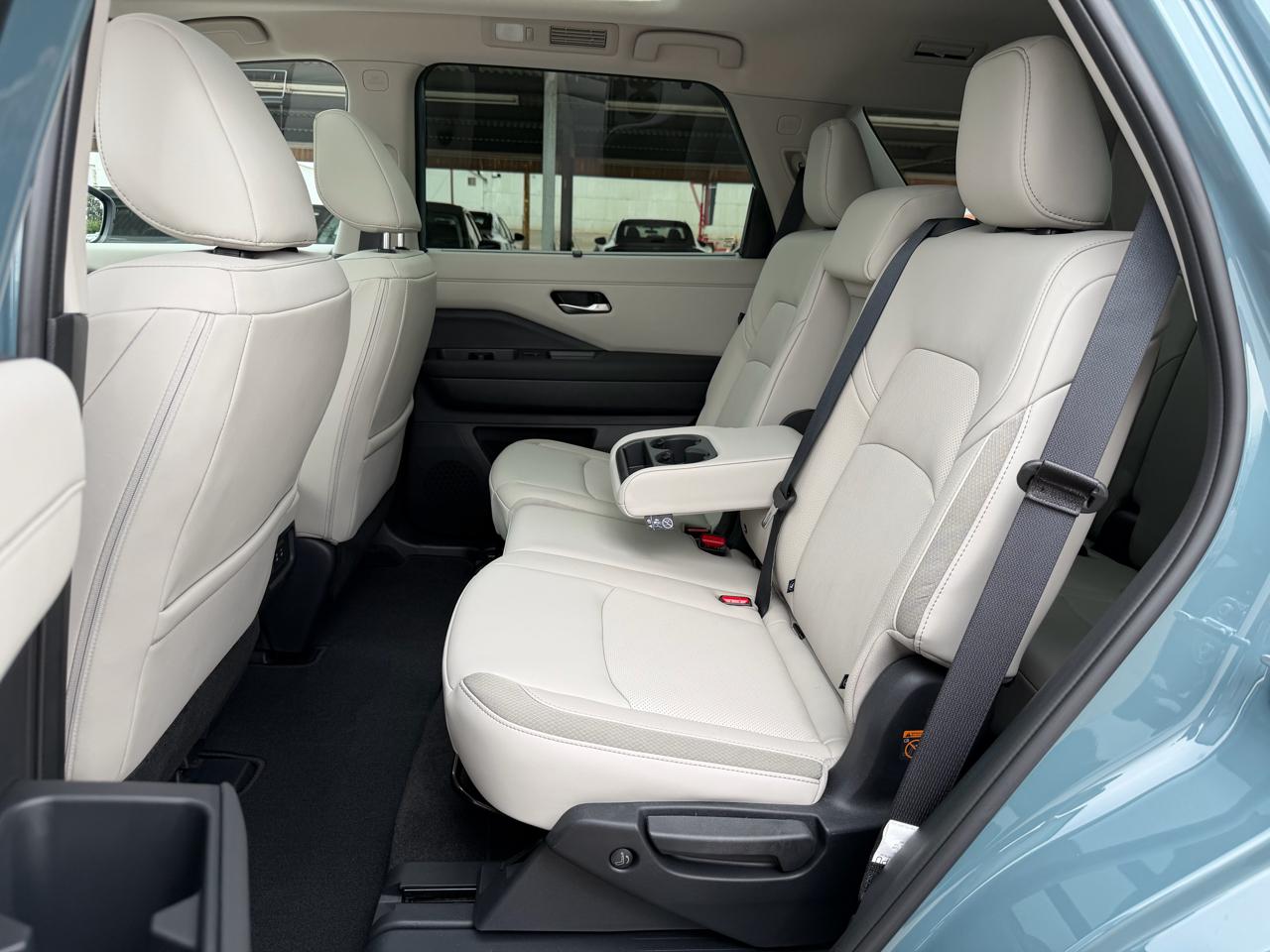 Nissan Pathfinder SL 2WD 2026