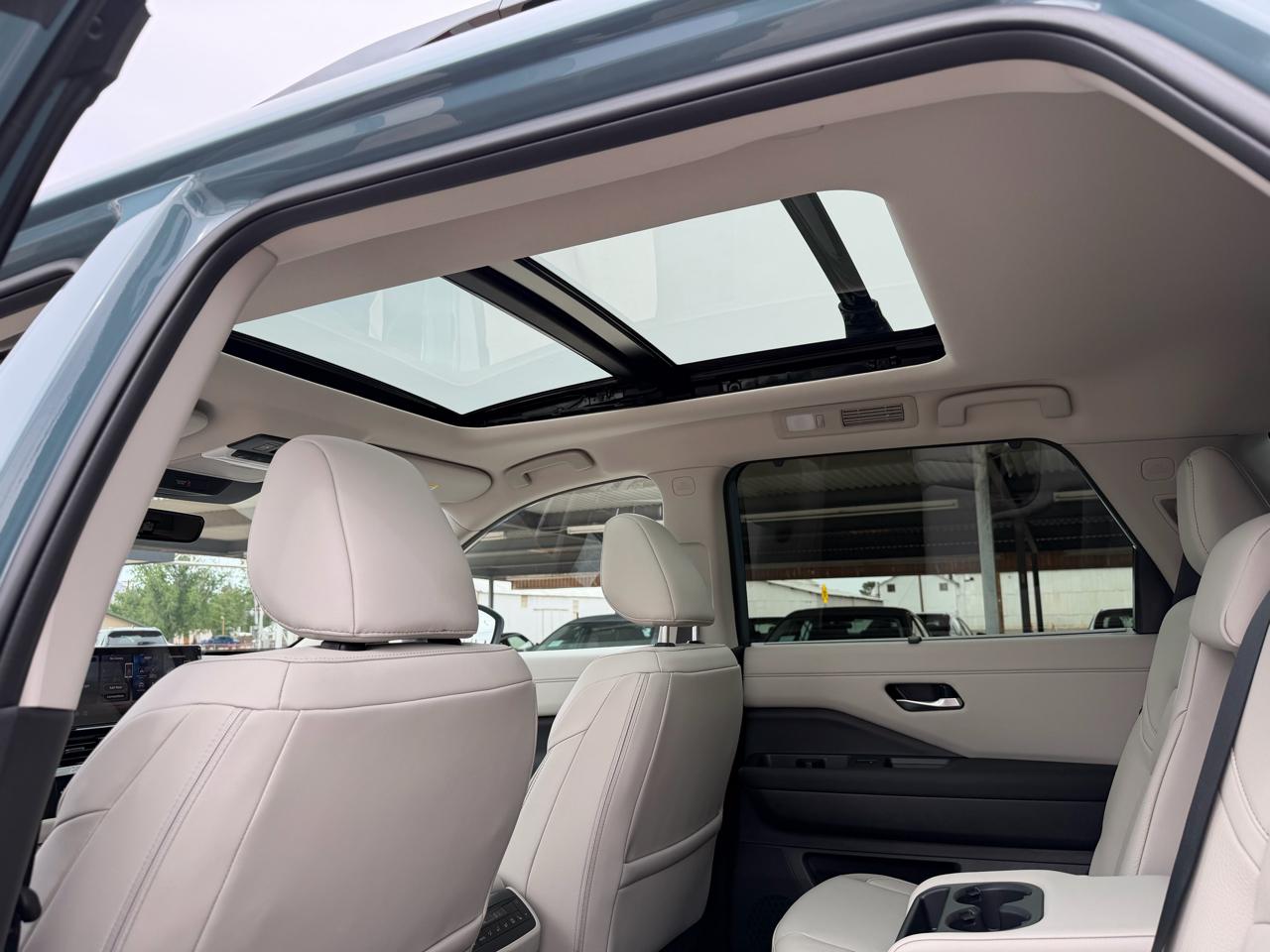 Nissan Pathfinder SL 2WD 2026