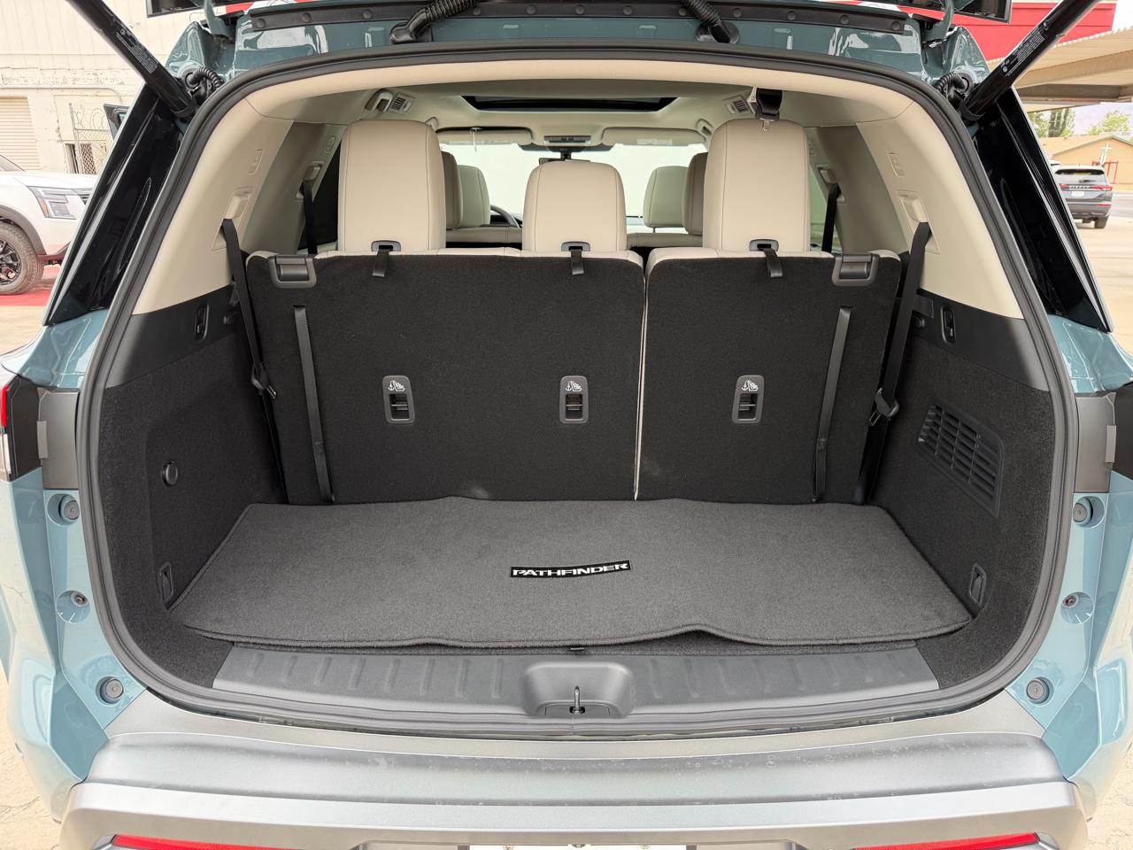 Nissan Pathfinder SL 2WD 2026