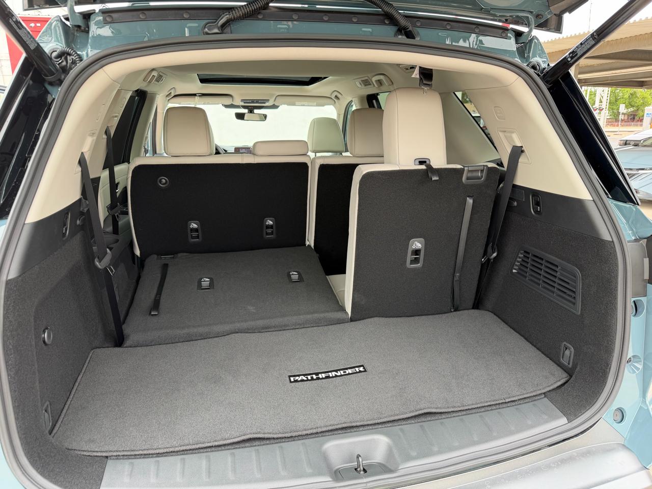 Nissan Pathfinder SL 2WD 2026