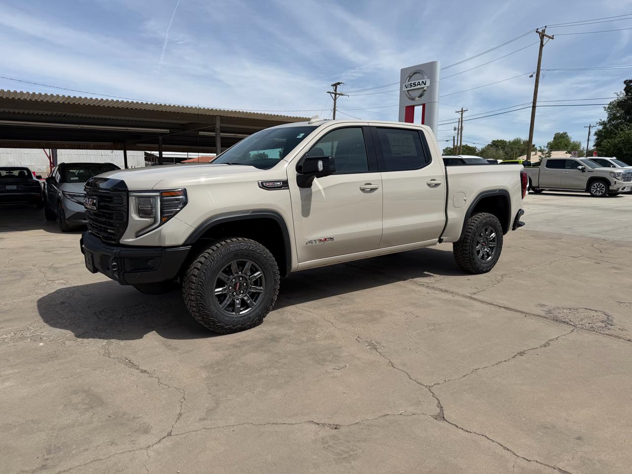 GMC Sierra 1500 4WD Crew Cab 147" AT4X 2026