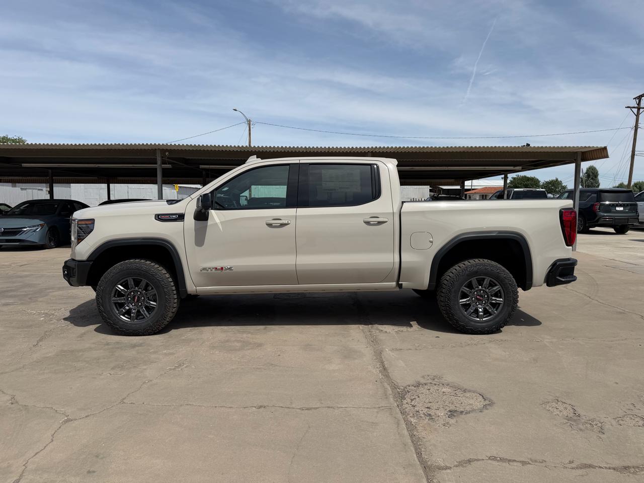 GMC Sierra 1500 4WD Crew Cab 147" AT4X 2026