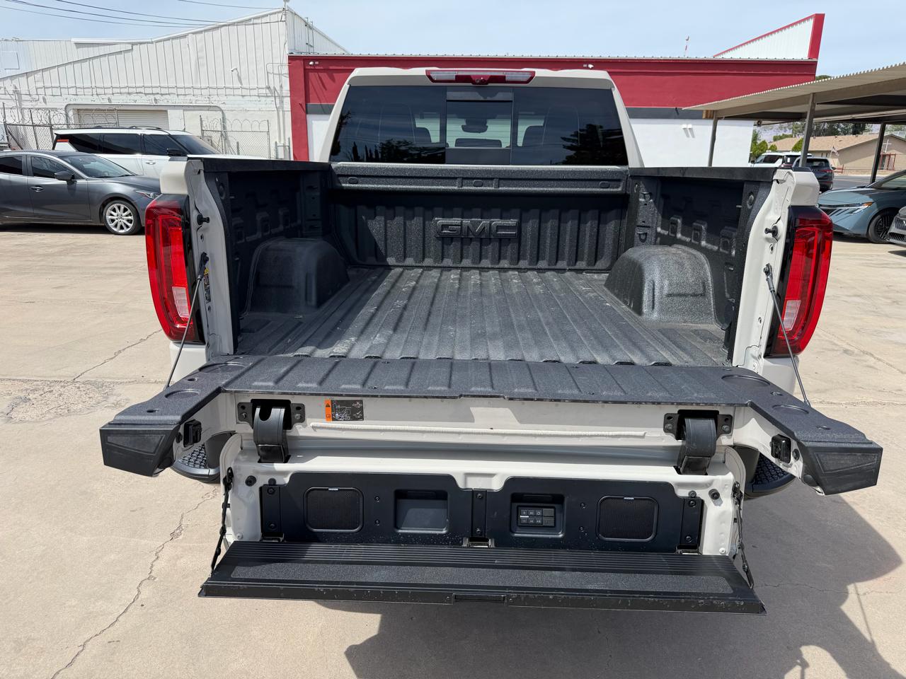 GMC Sierra 1500 4WD Crew Cab 147" AT4X 2026