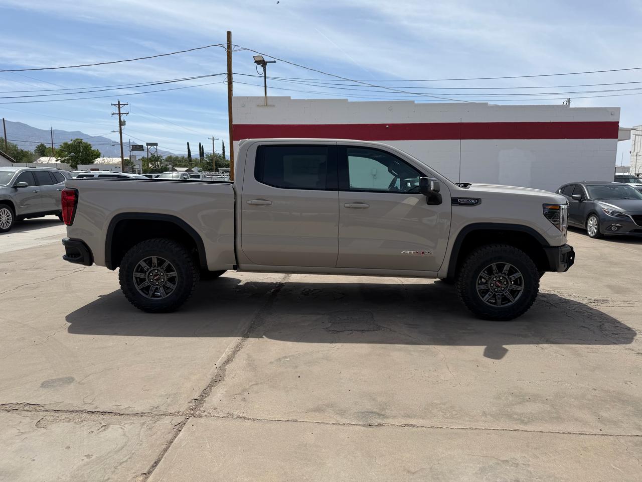 GMC Sierra 1500 4WD Crew Cab 147" AT4X 2026