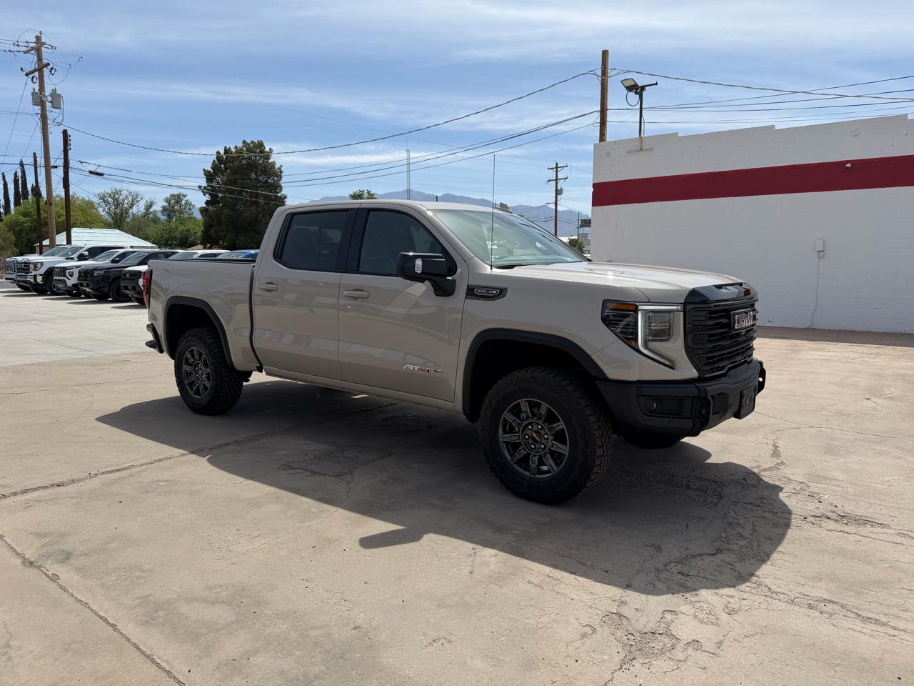GMC Sierra 1500 4WD Crew Cab 147" AT4X 2026