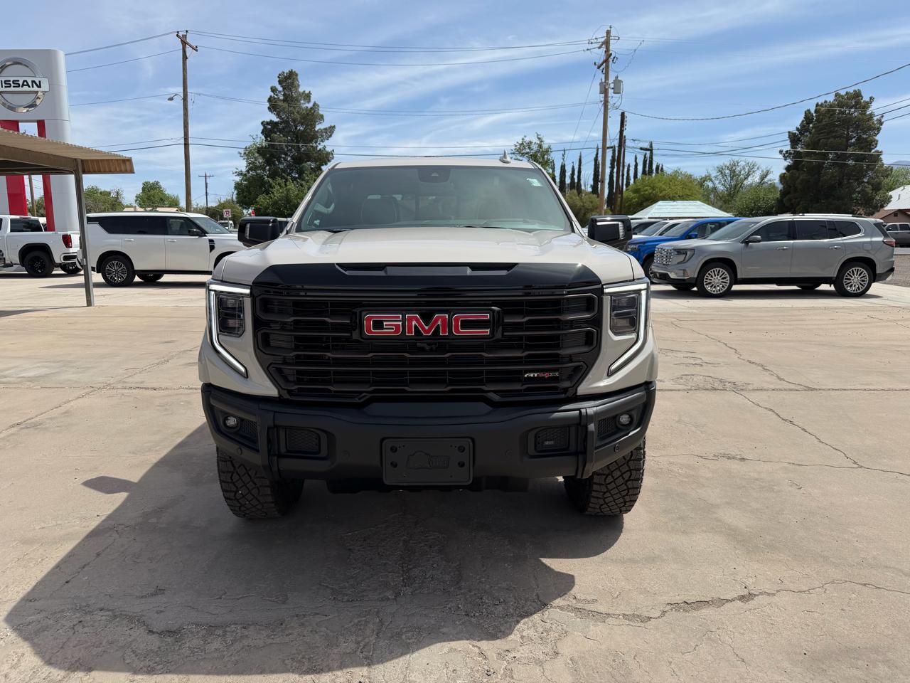 GMC Sierra 1500 4WD Crew Cab 147" AT4X 2026
