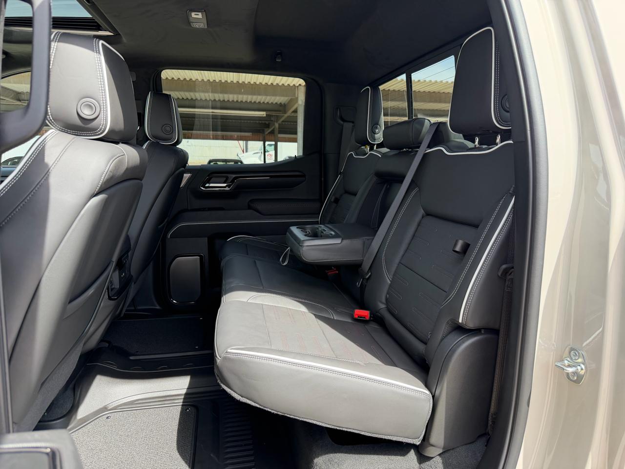 GMC Sierra 1500 4WD Crew Cab 147" AT4X 2026