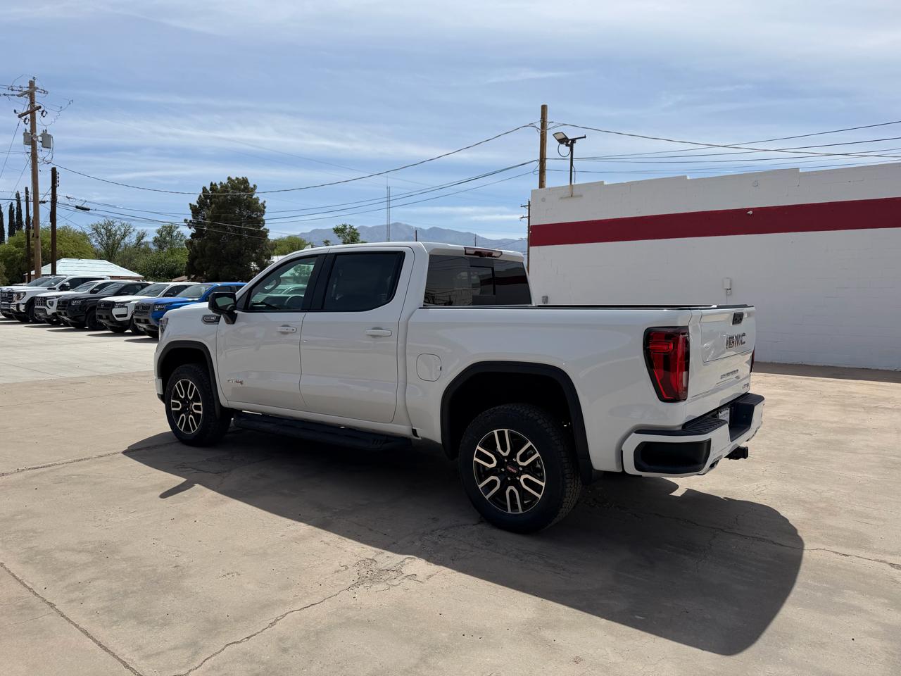 GMC Sierra 1500 4WD Crew Cab 147" AT4 2026