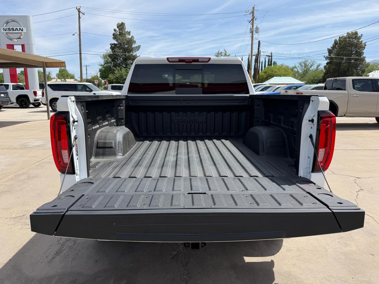 GMC Sierra 1500 4WD Crew Cab 147" AT4 2026