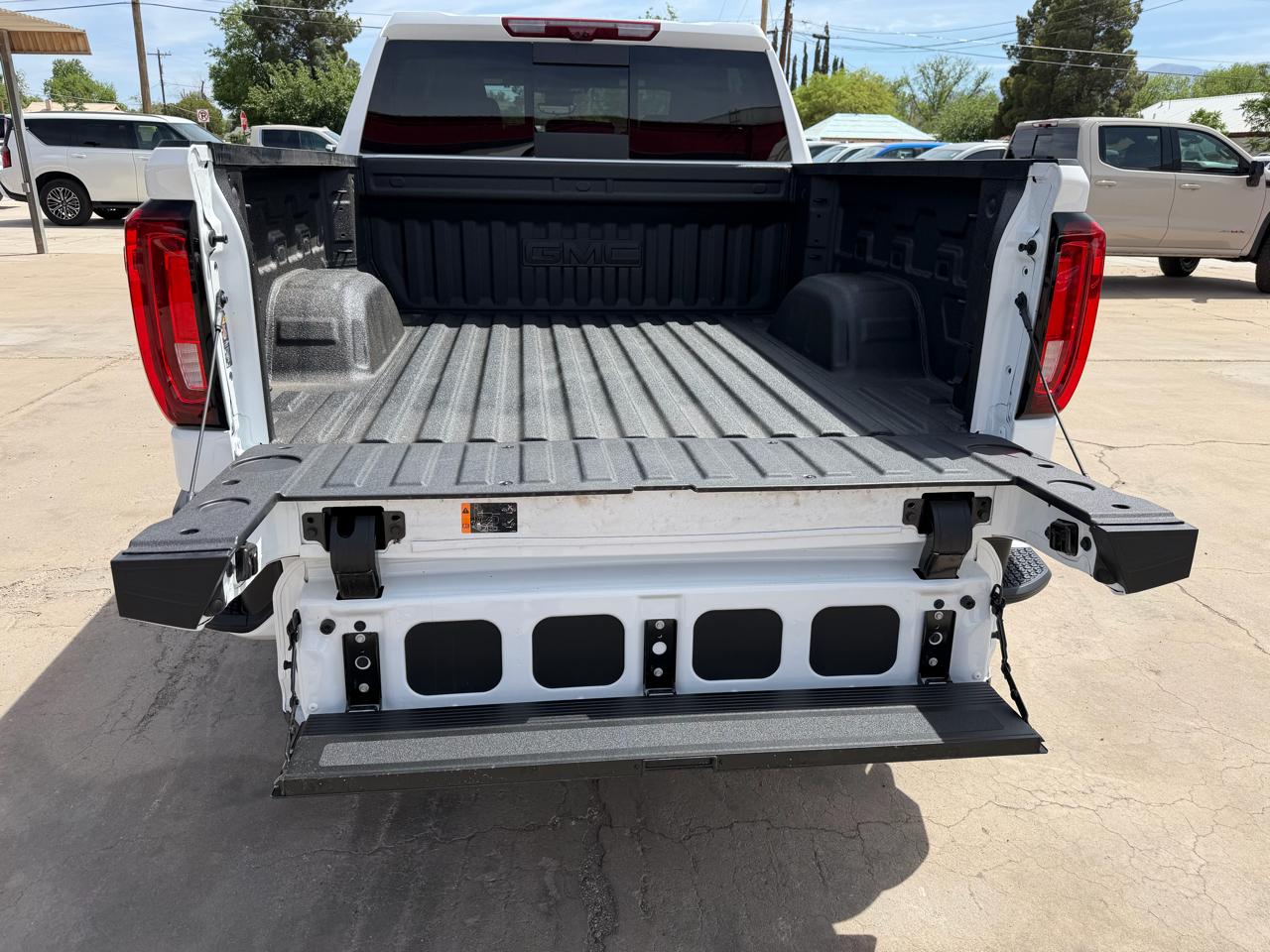 GMC Sierra 1500 4WD Crew Cab 147" AT4 2026