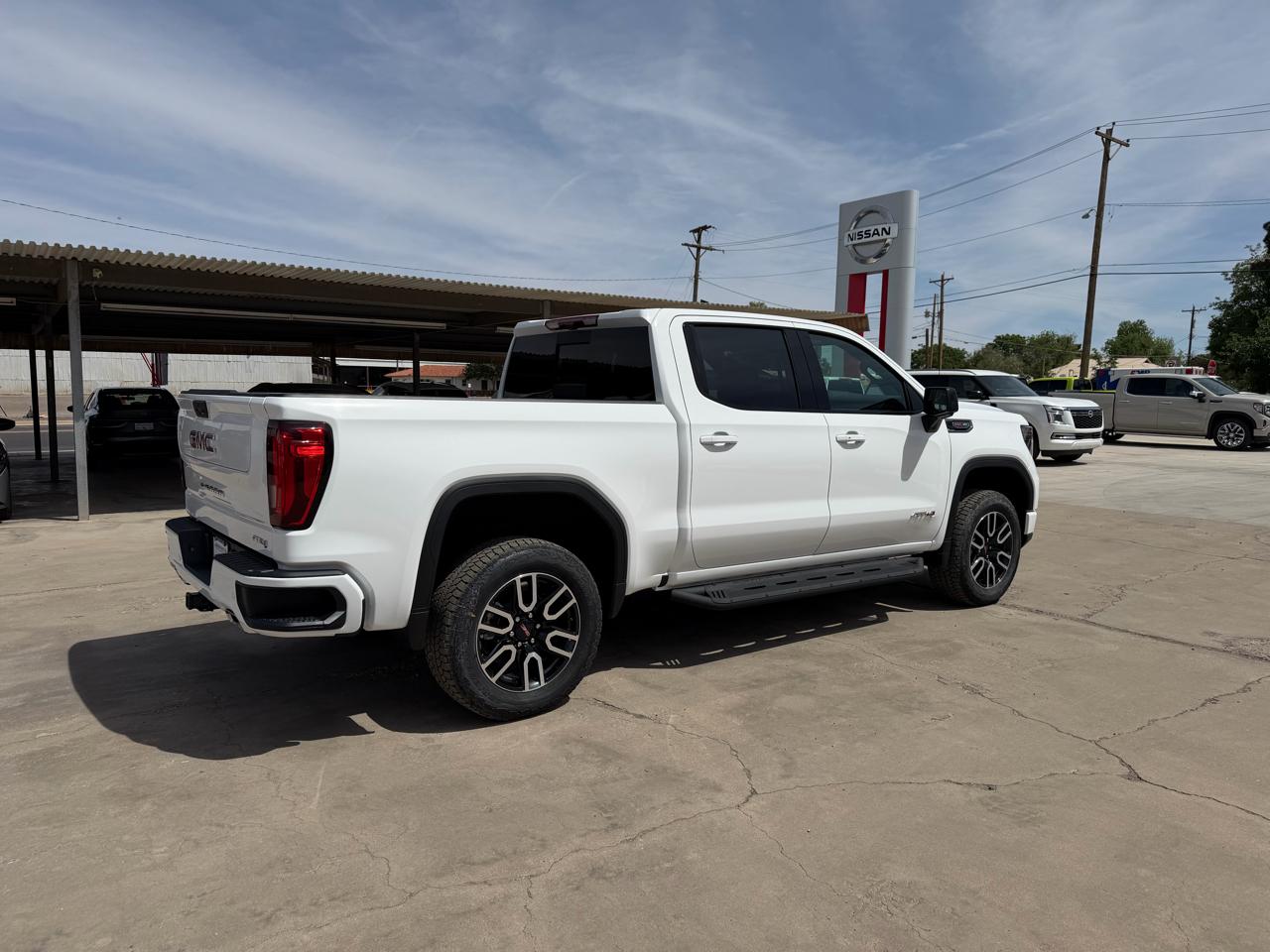 GMC Sierra 1500 4WD Crew Cab 147" AT4 2026