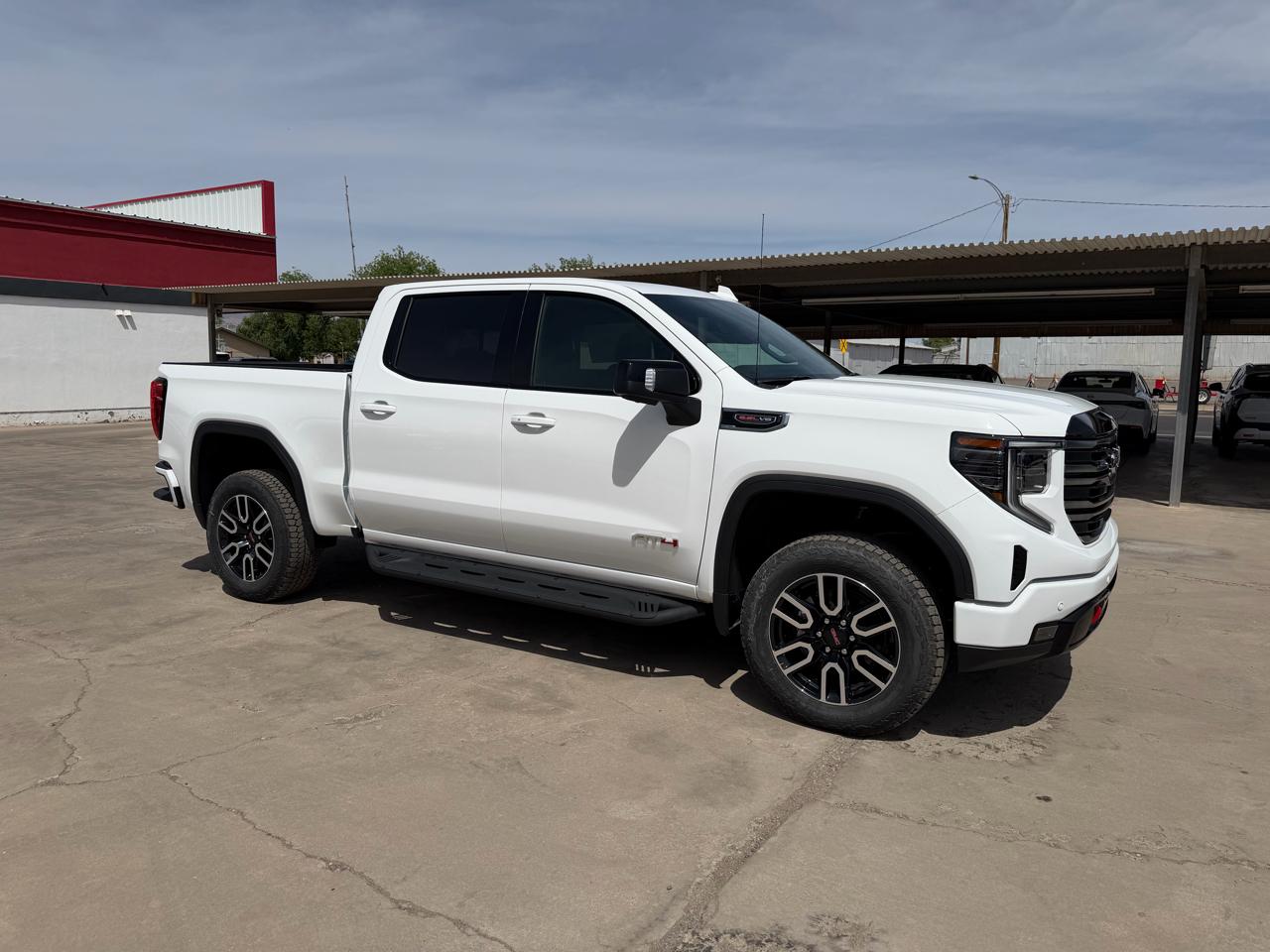 GMC Sierra 1500 4WD Crew Cab 147" AT4 2026