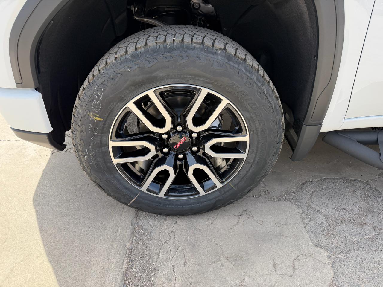 GMC Sierra 1500 4WD Crew Cab 147" AT4 2026