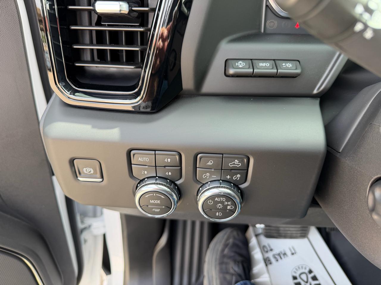 GMC Sierra 1500 4WD Crew Cab 147" AT4 2026