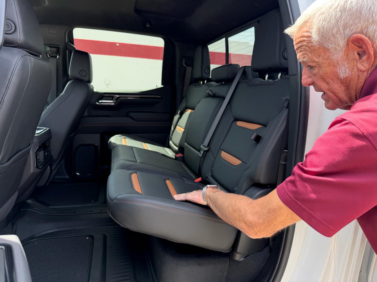 GMC Sierra 1500 4WD Crew Cab 147" AT4 2026