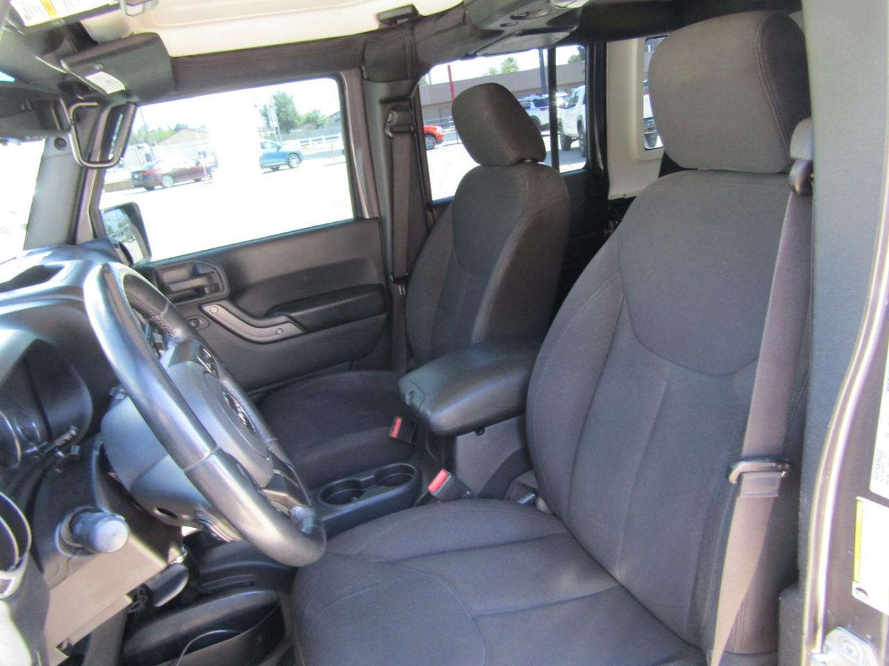 Jeep Wrangler Unlimited 4WD 4dr Sport 2016