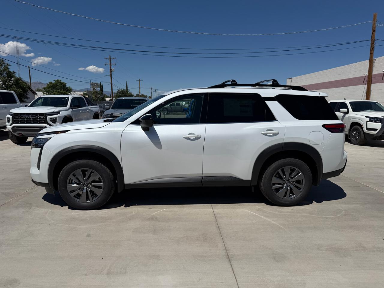 Nissan Pathfinder SV 2WD 2026