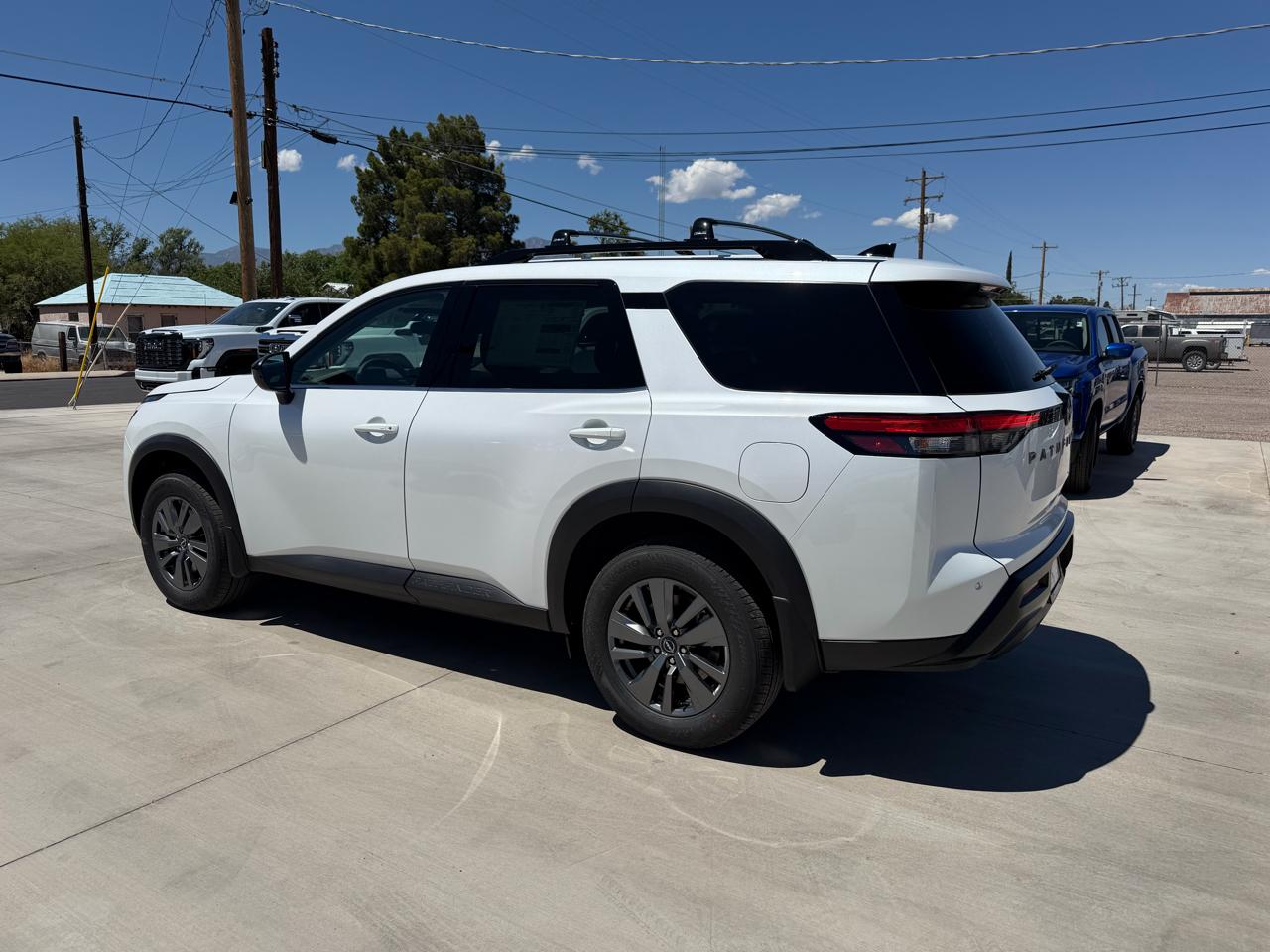 Nissan Pathfinder SV 2WD 2026