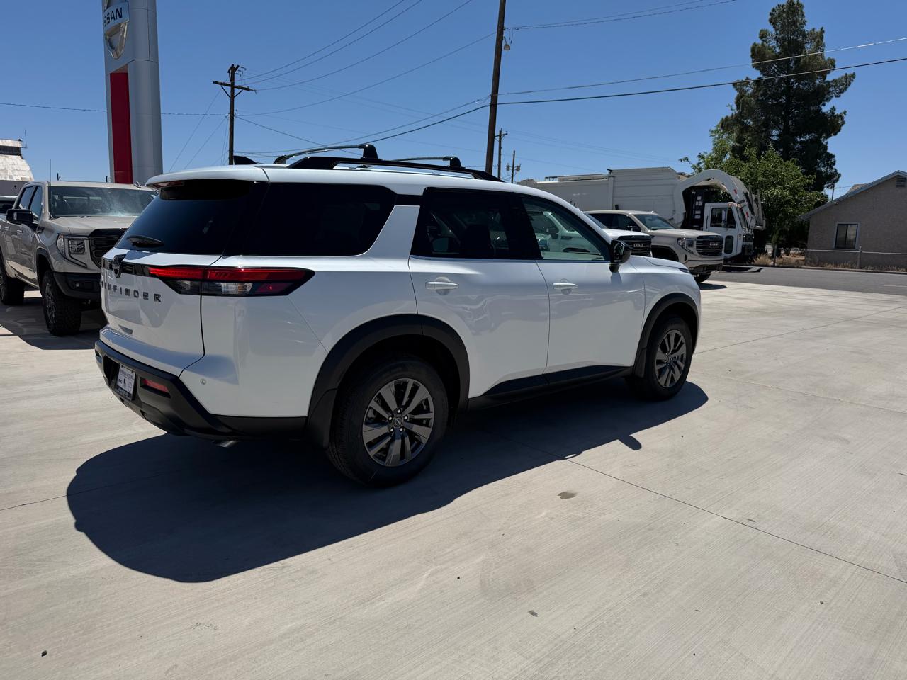 Nissan Pathfinder SV 2WD 2026