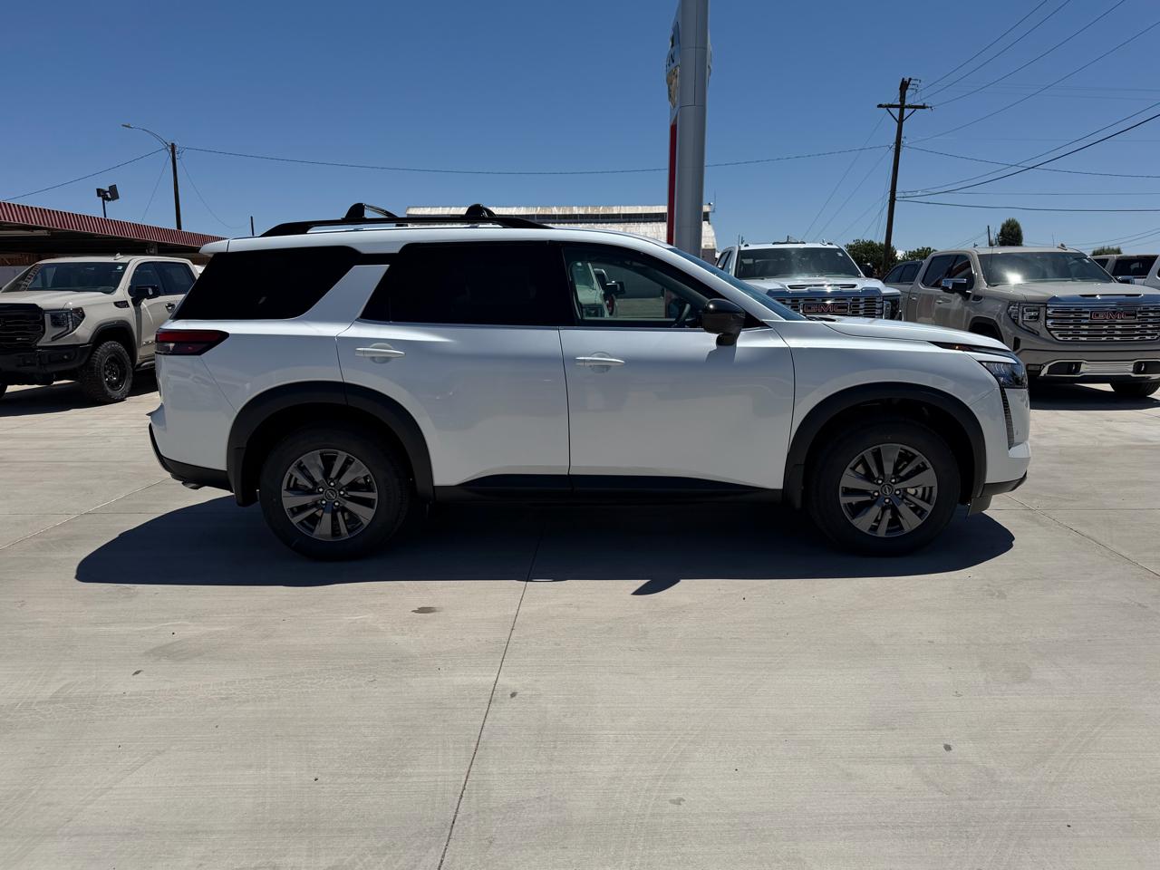 Nissan Pathfinder SV 2WD 2026