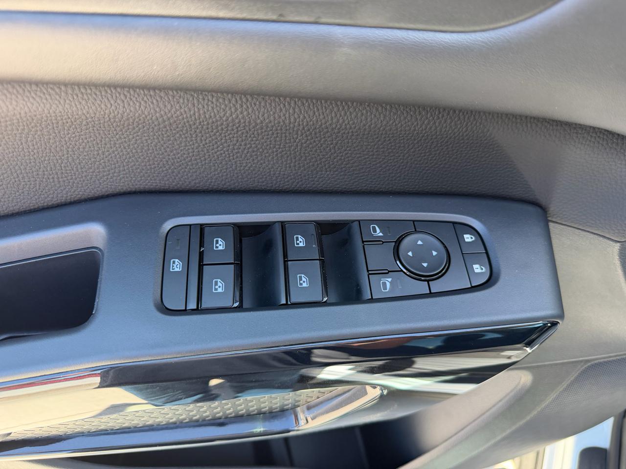 Nissan Pathfinder SV 2WD 2026