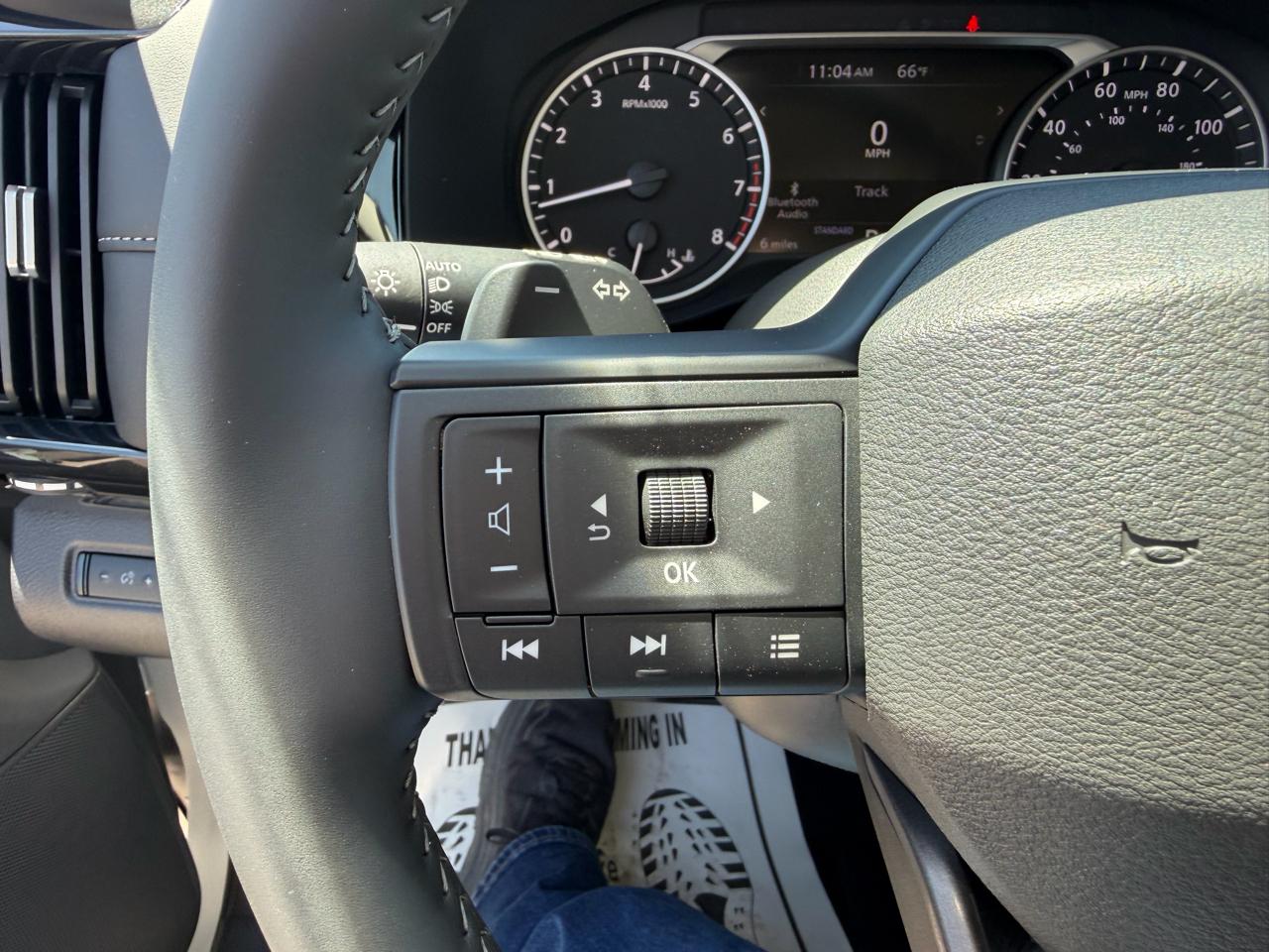 Nissan Pathfinder SV 2WD 2026