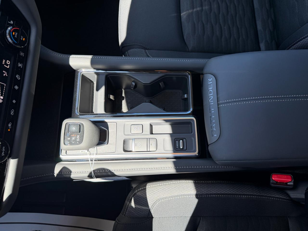 Nissan Pathfinder SV 2WD 2026