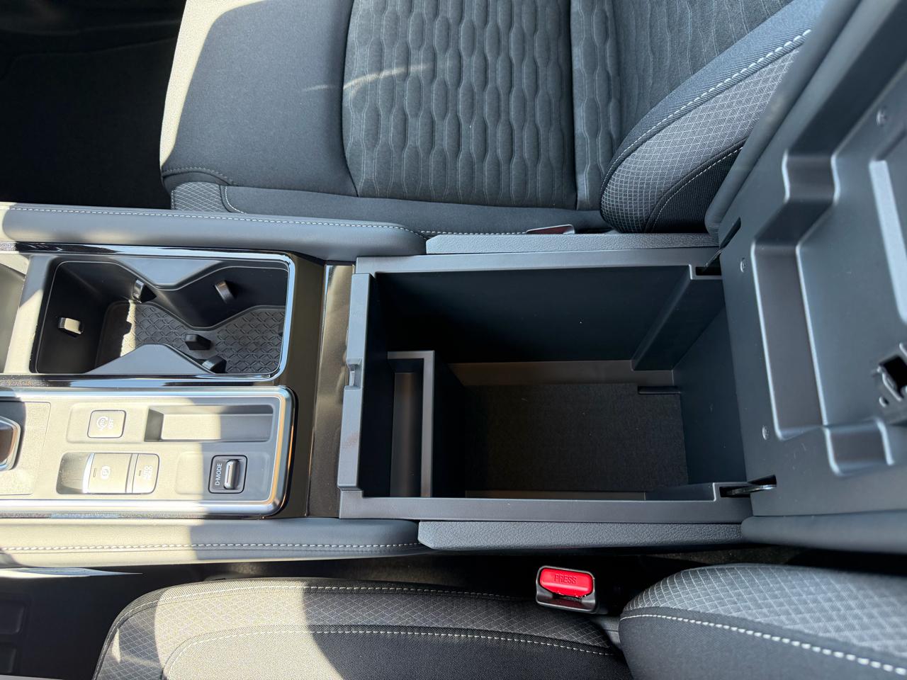 Nissan Pathfinder SV 2WD 2026