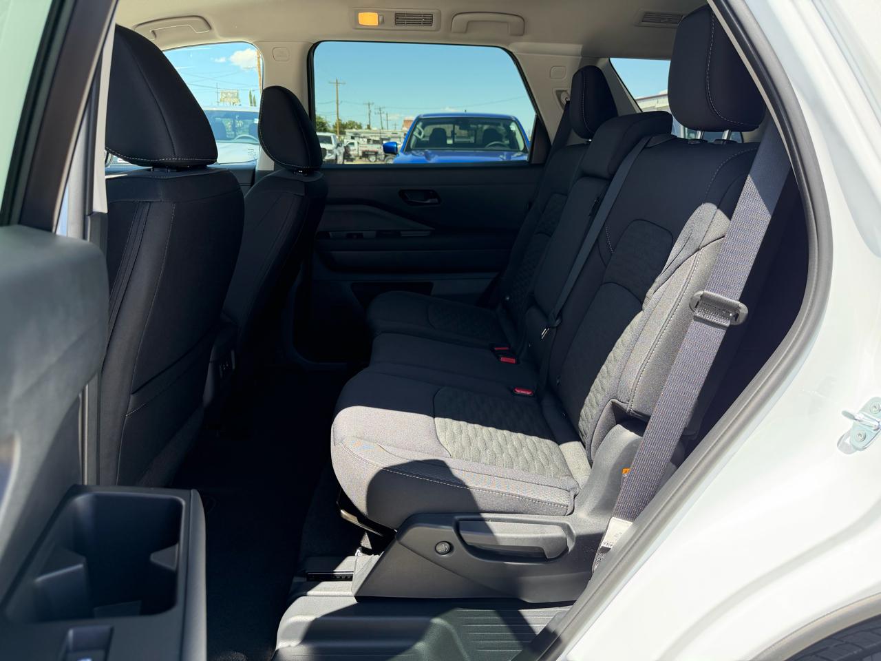 Nissan Pathfinder SV 2WD 2026
