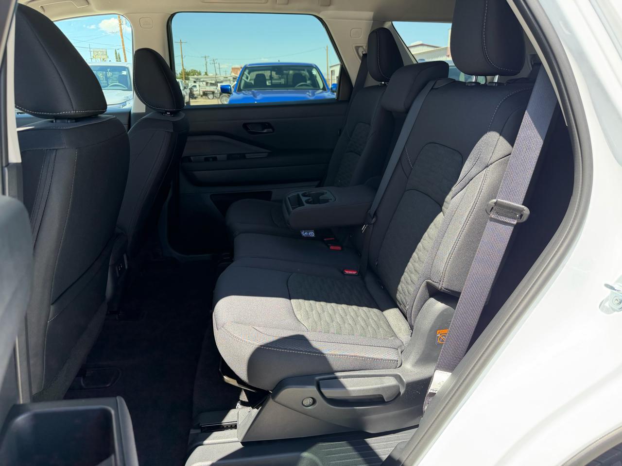 Nissan Pathfinder SV 2WD 2026