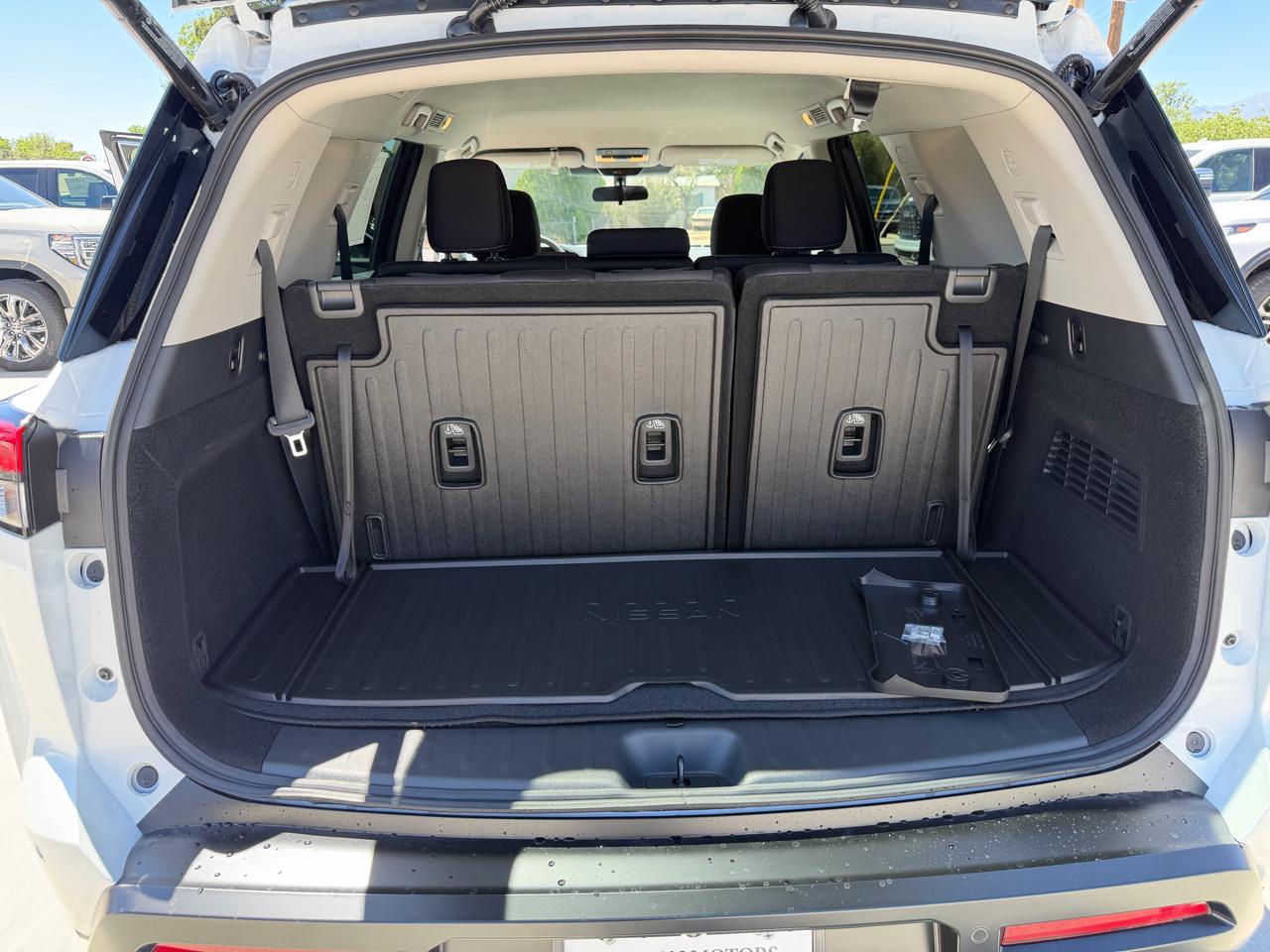 Nissan Pathfinder SV 2WD 2026