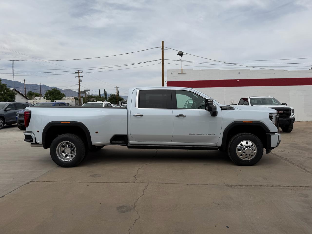 GMC Sierra 3500HD 4WD Crew Cab 172" Denali Ultimate 2026