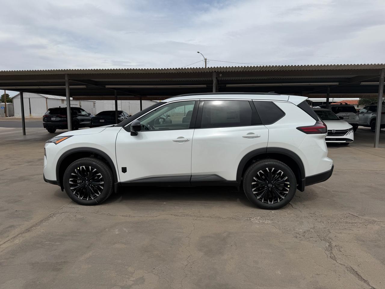 Nissan Rogue 2026.5 FWD Dark Armor 2026