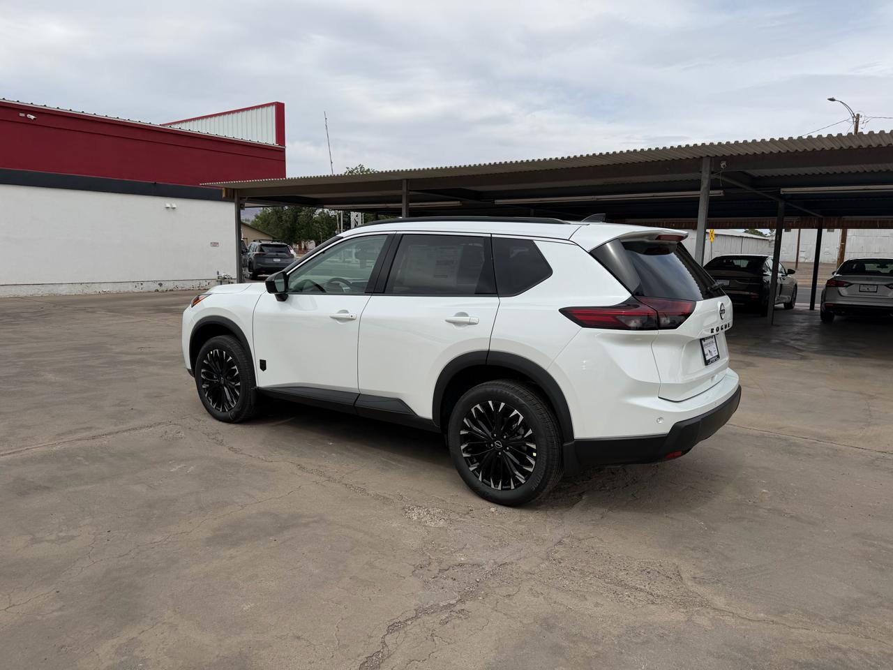Nissan Rogue 2026.5 FWD Dark Armor 2026