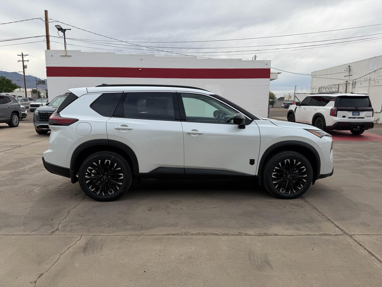 Nissan Rogue 2026.5 FWD Dark Armor 2026