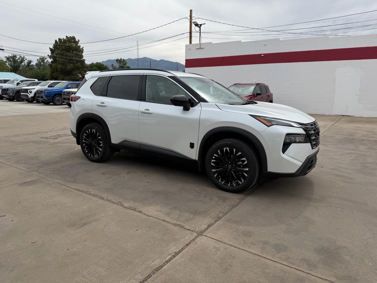 Nissan Rogue 2026.5 FWD Dark Armor 2026