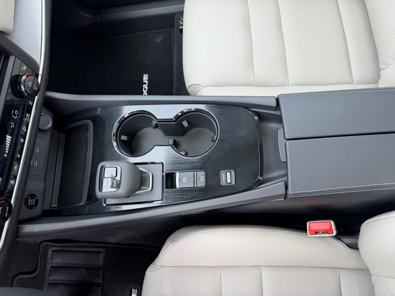 Nissan Rogue 2026.5 FWD Dark Armor 2026