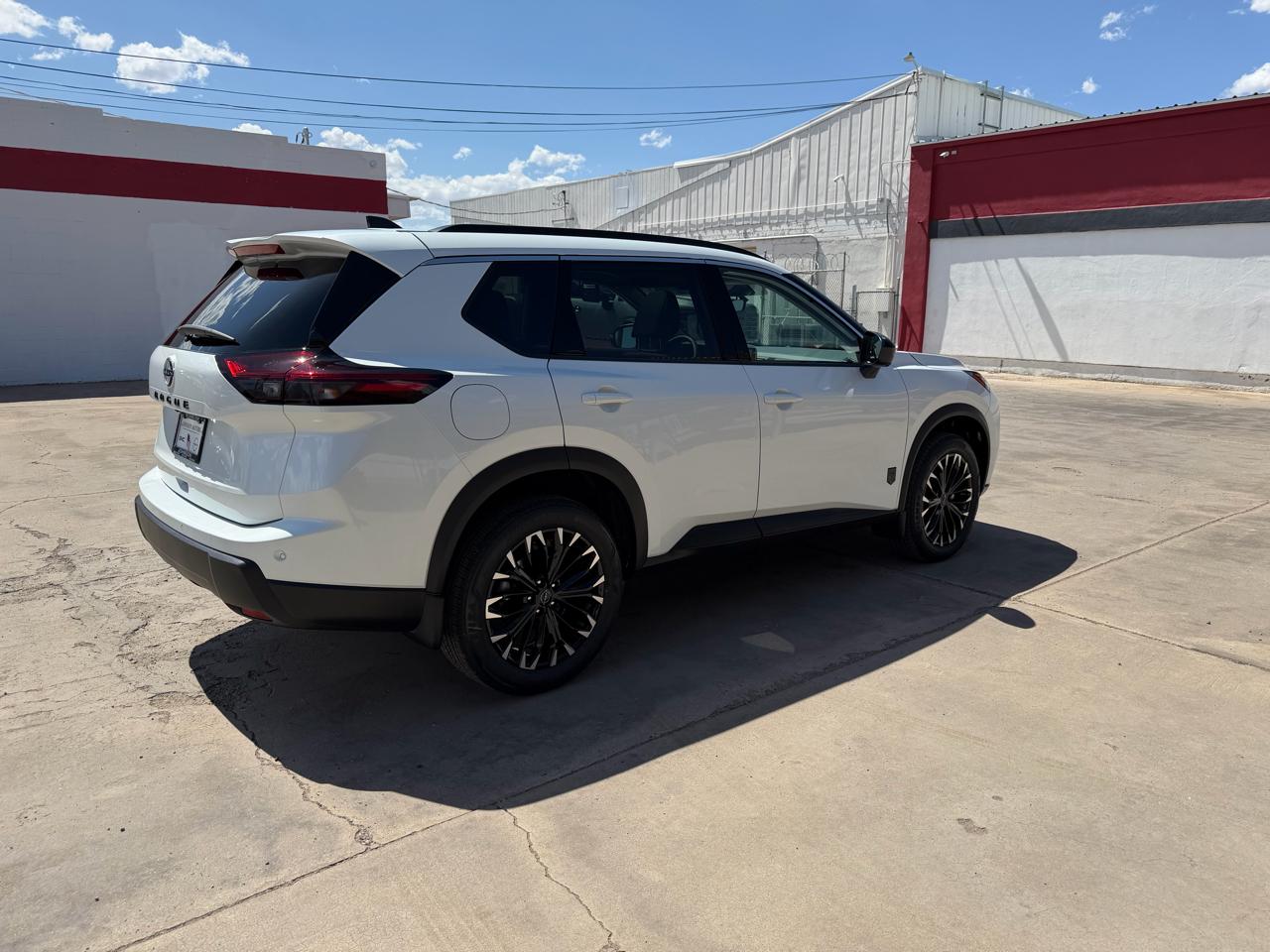 Nissan Rogue 2026.5 FWD Dark Armor 2026