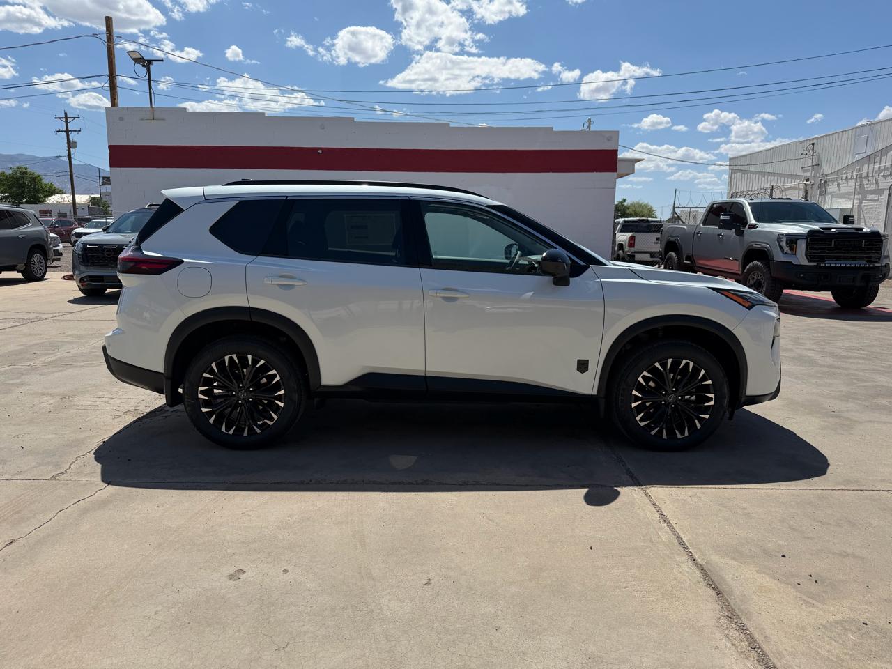 Nissan Rogue 2026.5 FWD Dark Armor 2026