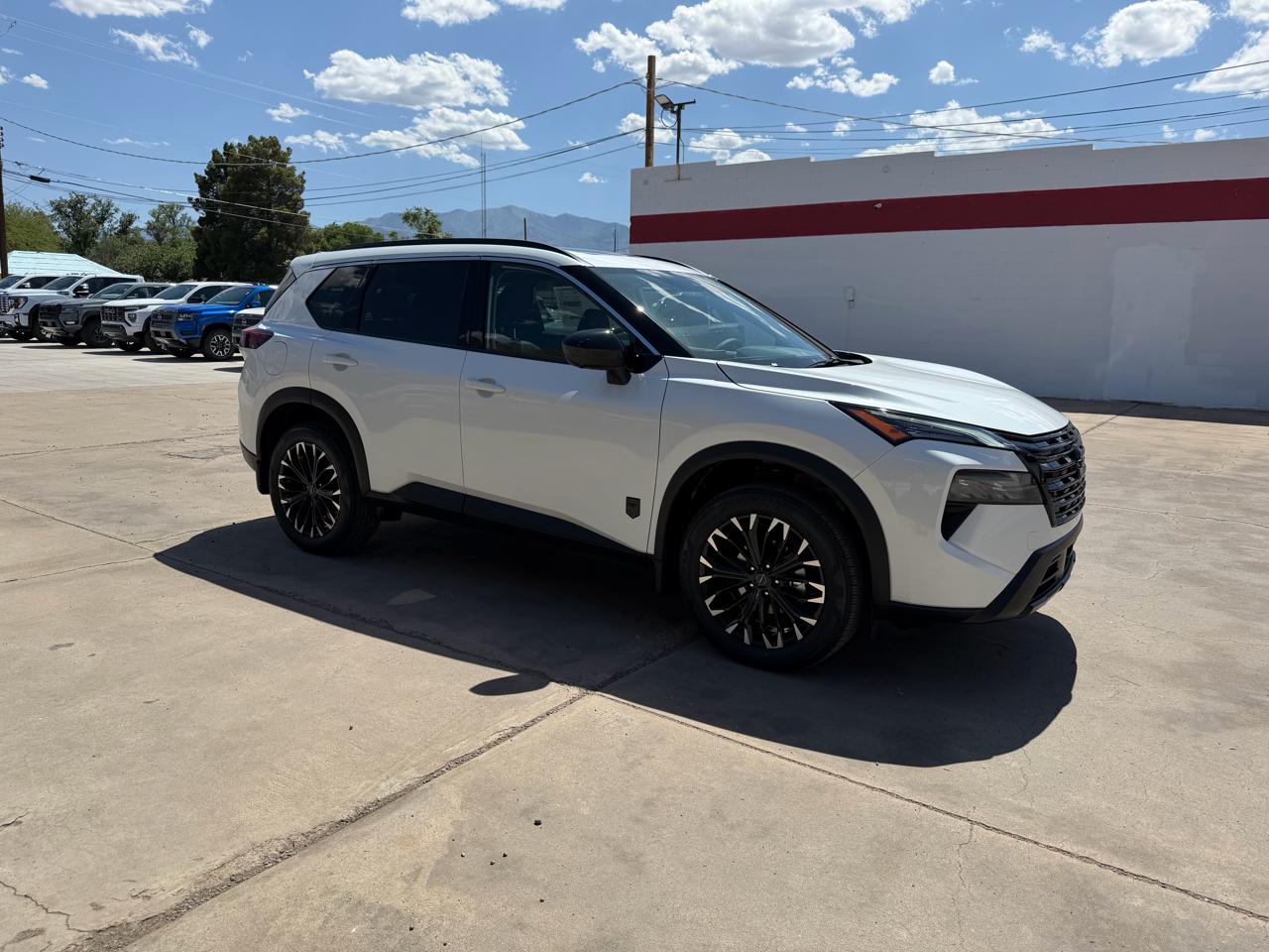 Nissan Rogue 2026.5 FWD Dark Armor 2026