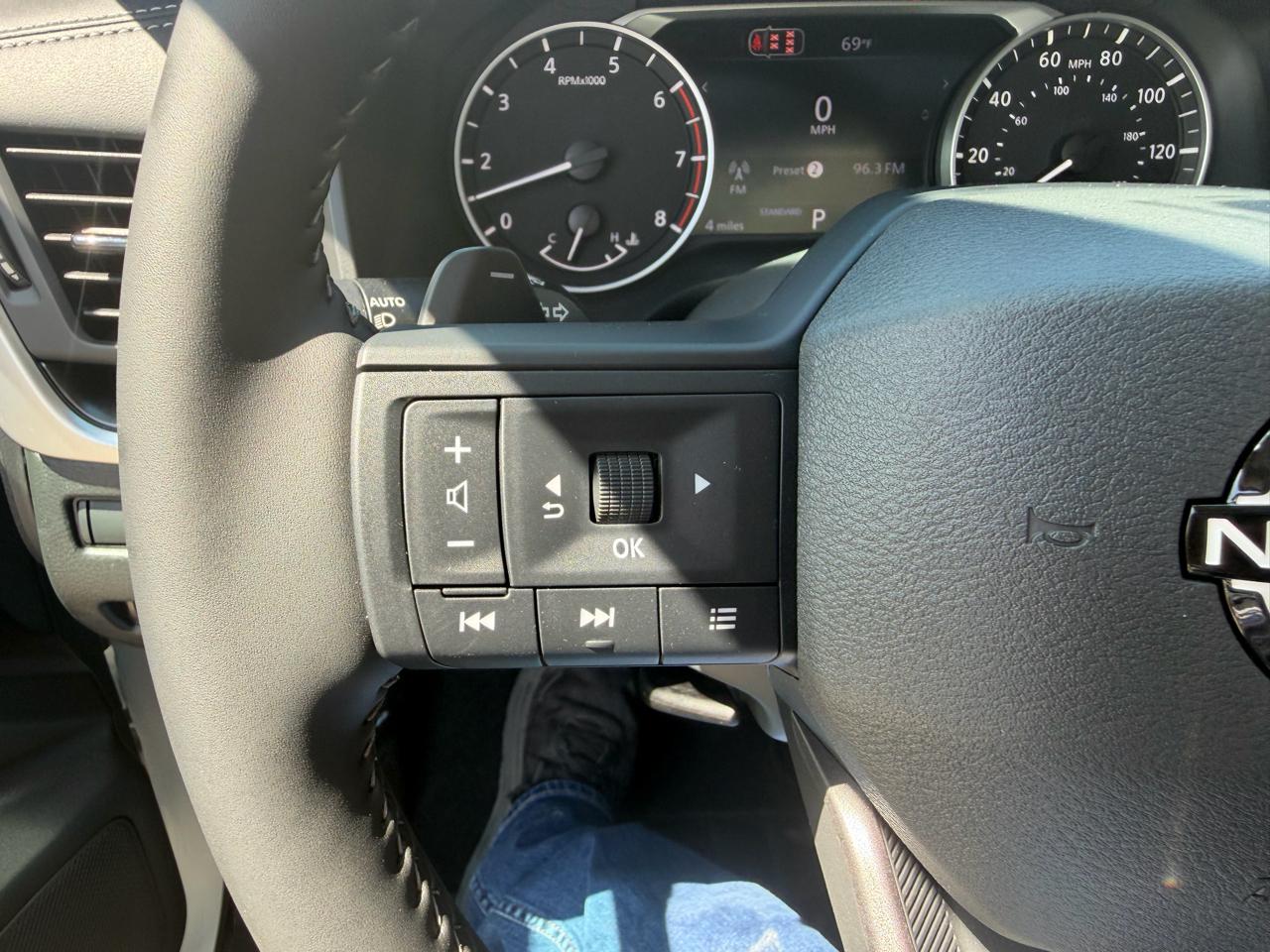 Nissan Rogue 2026.5 FWD Dark Armor 2026